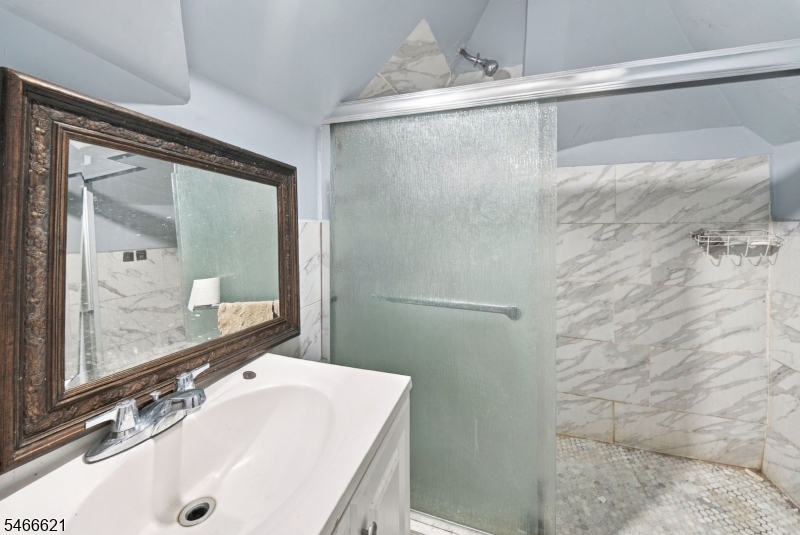 27 Richelieu Terrace Newark NJ 07106