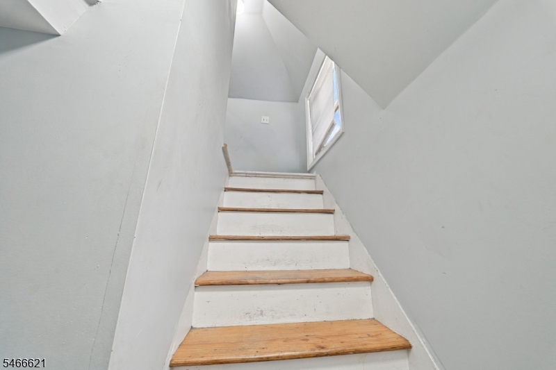 27 Richelieu Terrace Newark NJ 07106