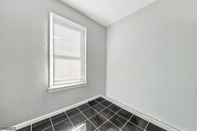 27 Richelieu Terrace Newark NJ 07106
