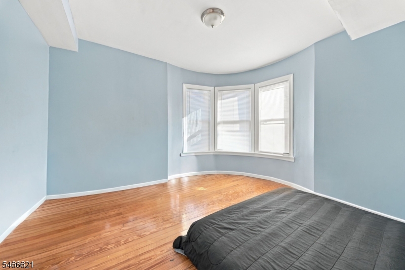 27 Richelieu Terrace Newark NJ 07106