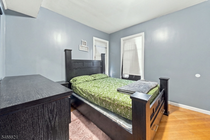 27 Richelieu Terrace Newark NJ 07106