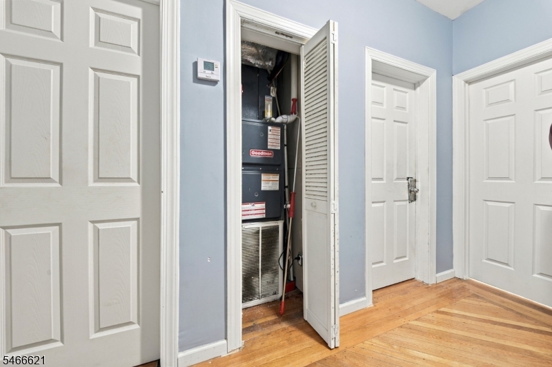 27 Richelieu Terrace Newark NJ 07106