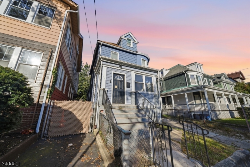 27 Richelieu Terrace Newark NJ 07106