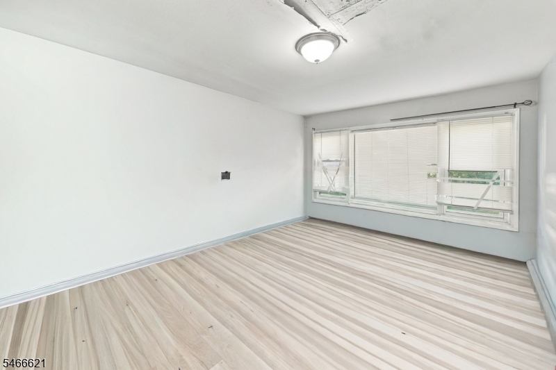 27 Richelieu Terrace Newark NJ 07106
