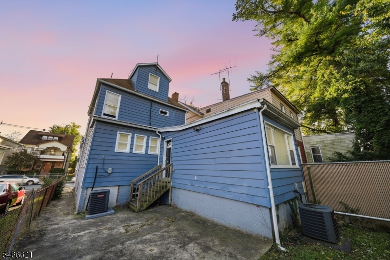27 Richelieu Terrace Newark NJ 07106