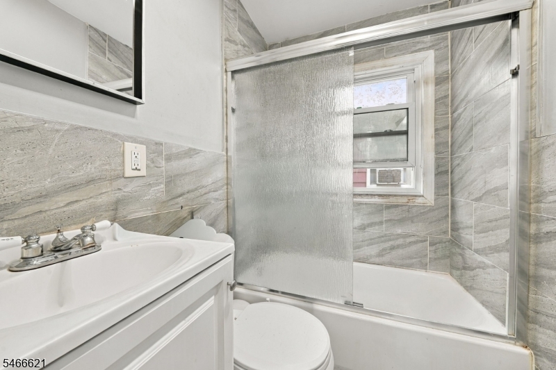 27 Richelieu Terrace Newark NJ 07106