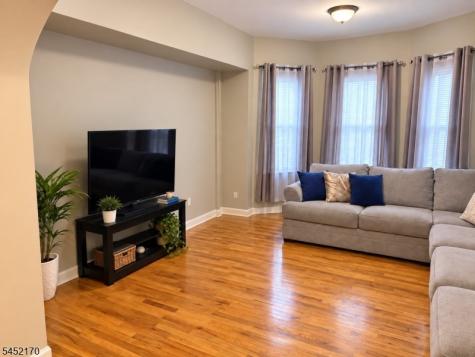 4 Hawthorne Place East Orange NJ 07018