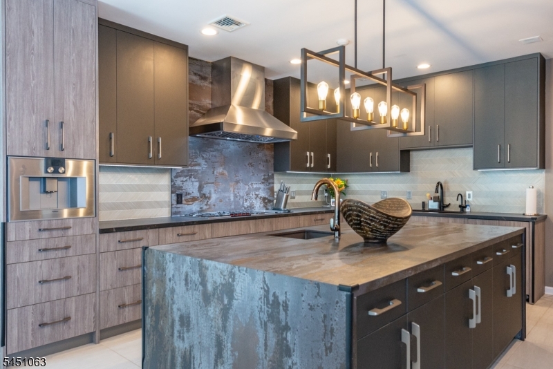18 Nathan Drive Montville NJ 07082