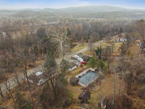 398 Riegelsville Road Holland NJ 08848