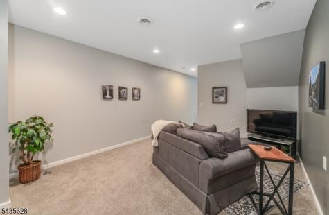 3 Ewing Drive Raritan NJ 08822