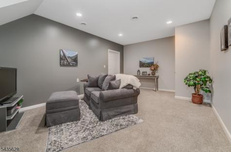 3 Ewing Drive Raritan NJ 08822
