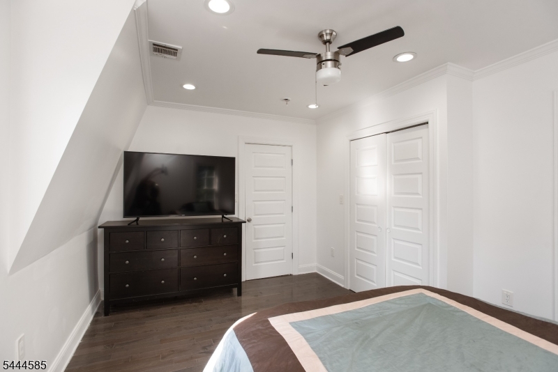 8 Franklin Place Montclair NJ 07042