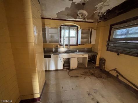 37 Wayne Avenue East Orange NJ 07018