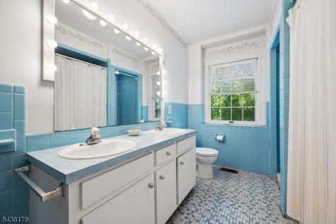 261 Beechwood Avenue Middlesex NJ 08846