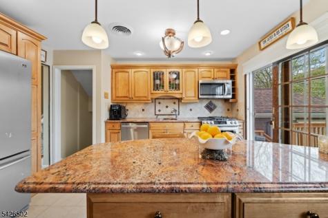 425 Victor Street Saddle Brook NJ 07663