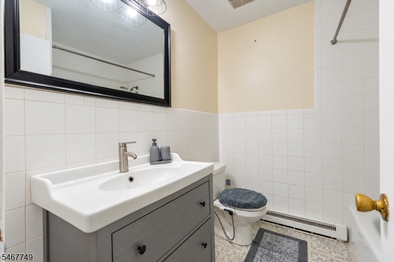 13 Adelphi Trail Hopatcong NJ 07843