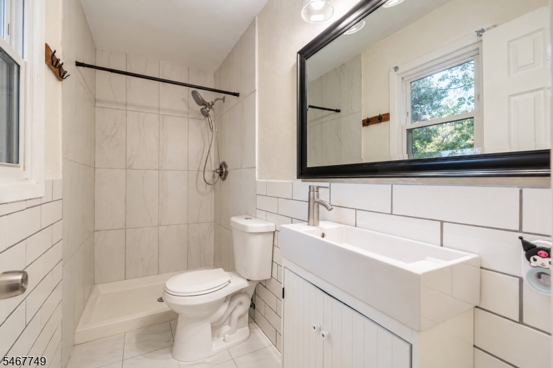13 Adelphi Trail Hopatcong NJ 07843