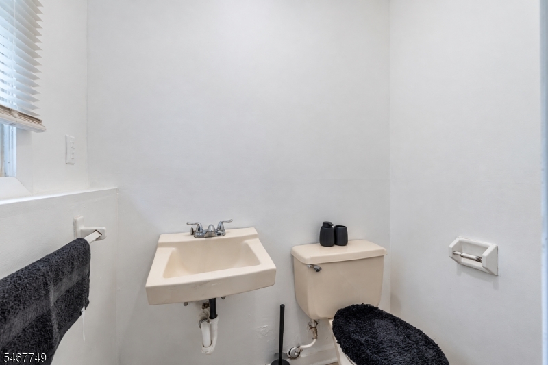 13 Adelphi Trail Hopatcong NJ 07843