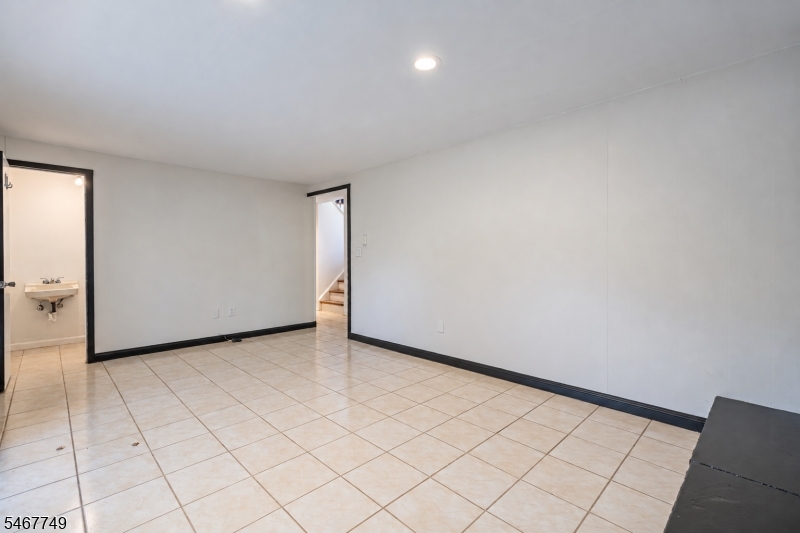 13 Adelphi Trail Hopatcong NJ 07843