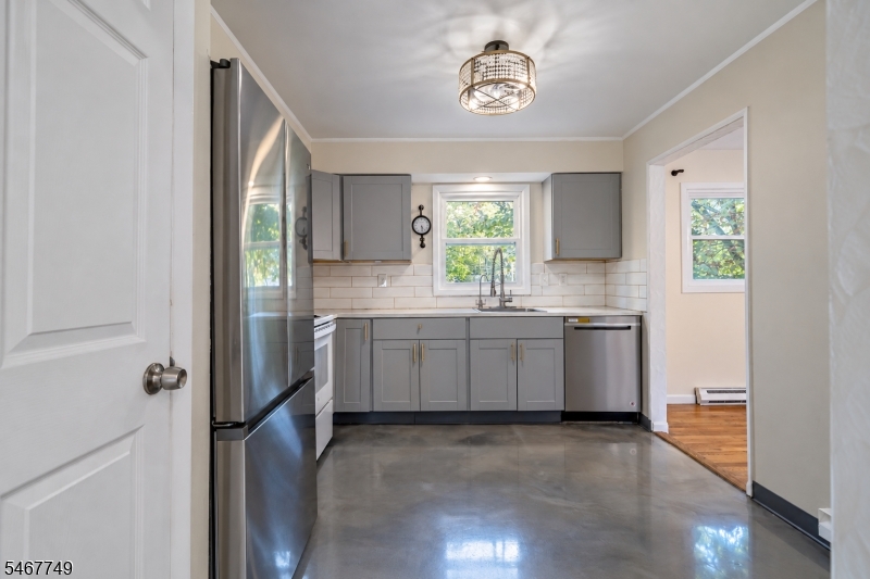 13 Adelphi Trail Hopatcong NJ 07843