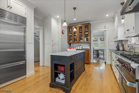 221 Christopher Street Montclair NJ 07042
