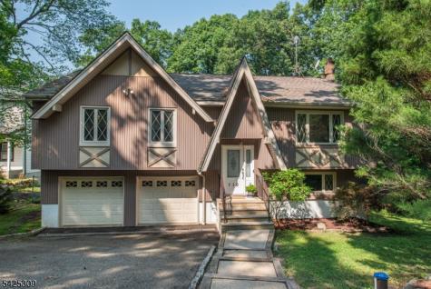 110 Unger Avenue Hopatcong NJ 07874