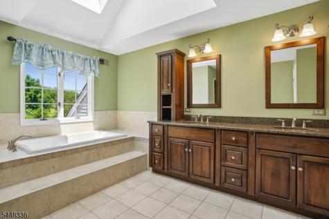 6 Proprietor Lane Readington NJ 08889