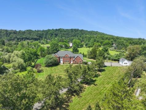 6 Proprietor Lane Readington NJ 08889