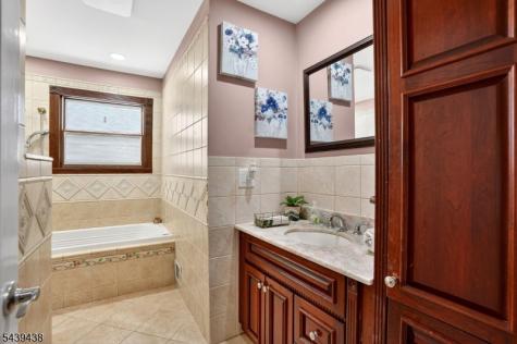 28 Fairview Drive East Hanover NJ 07936