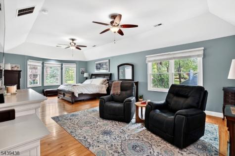 28 Fairview Drive East Hanover NJ 07936