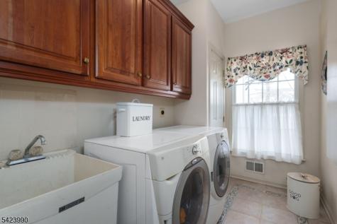39 Red Oak Way Montgomery NJ 08502