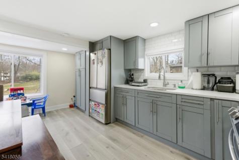 28 Wagners Lane Warren NJ 07059