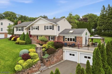 17 Kiowa Oakland NJ 07436