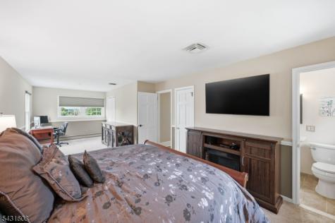 17 Kiowa Oakland NJ 07436