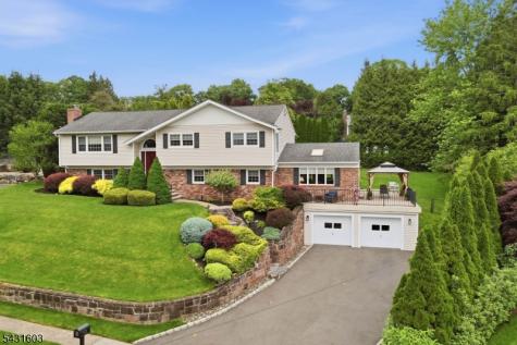 17 Kiowa Oakland NJ 07436