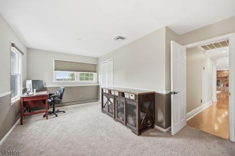 17 Kiowa Oakland NJ 07436