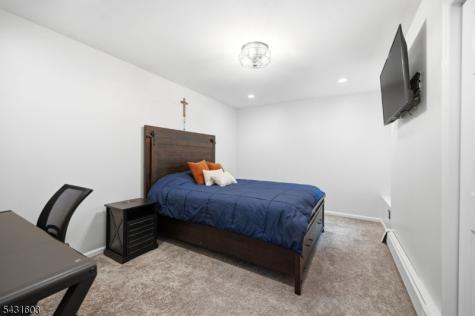 17 Kiowa Oakland NJ 07436