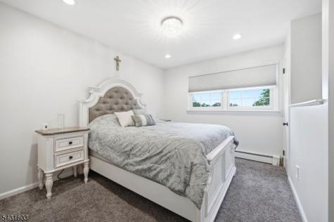17 Kiowa Oakland NJ 07436
