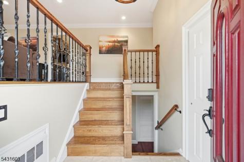 17 Kiowa Oakland NJ 07436