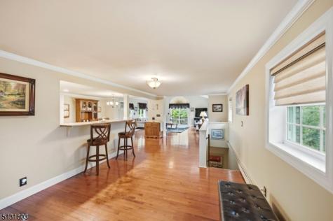 17 Kiowa Oakland NJ 07436