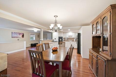 17 Kiowa Oakland NJ 07436