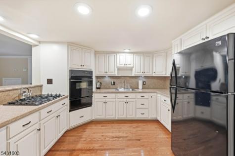 17 Kiowa Oakland NJ 07436