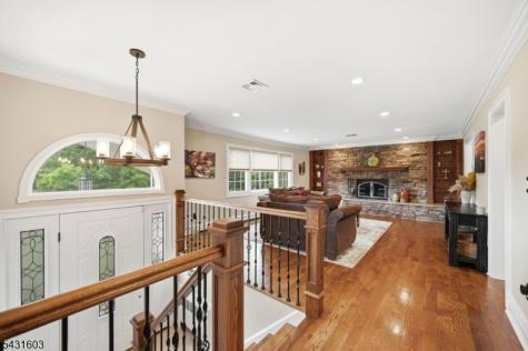 17 Kiowa Oakland NJ 07436