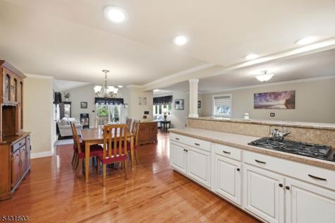 17 Kiowa Oakland NJ 07436