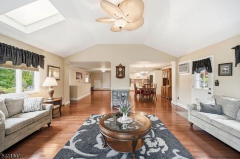 17 Kiowa Oakland NJ 07436