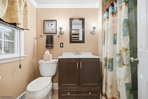 17 Kiowa Oakland NJ 07436