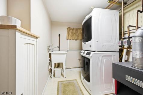 17 Kiowa Oakland NJ 07436