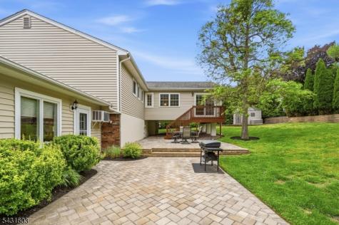 17 Kiowa Oakland NJ 07436