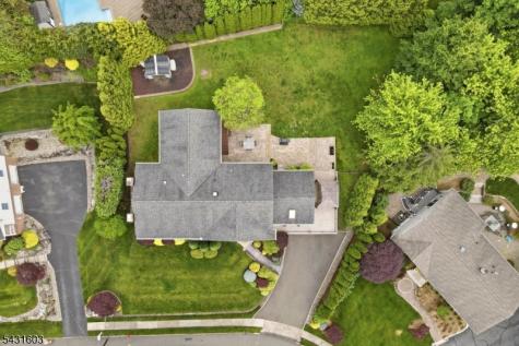 17 Kiowa Oakland NJ 07436