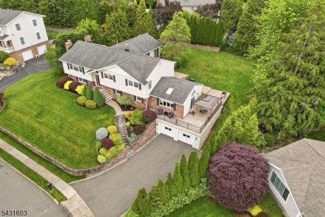 17 Kiowa Oakland NJ 07436